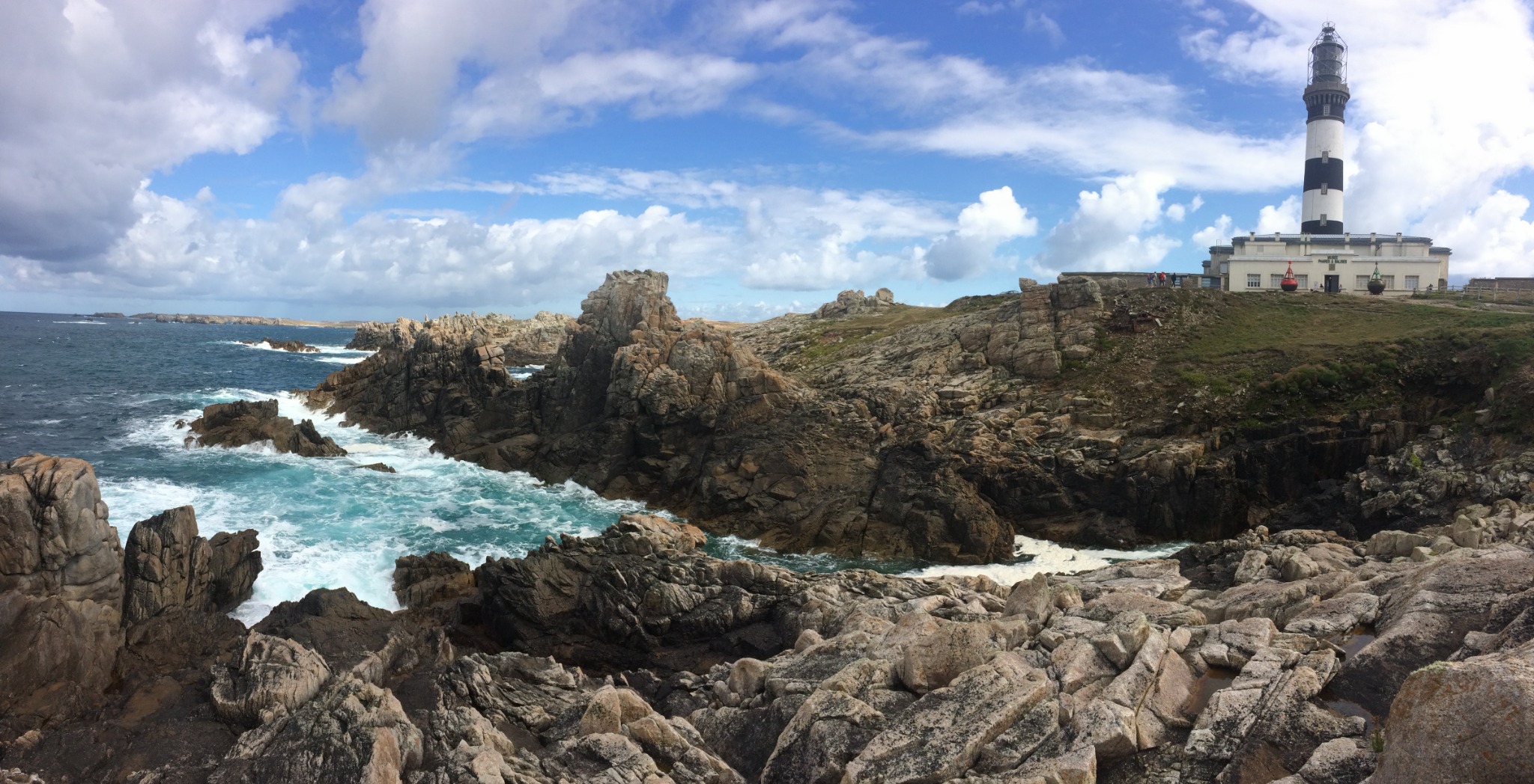 Phare du Créac’h et côte rocheuse